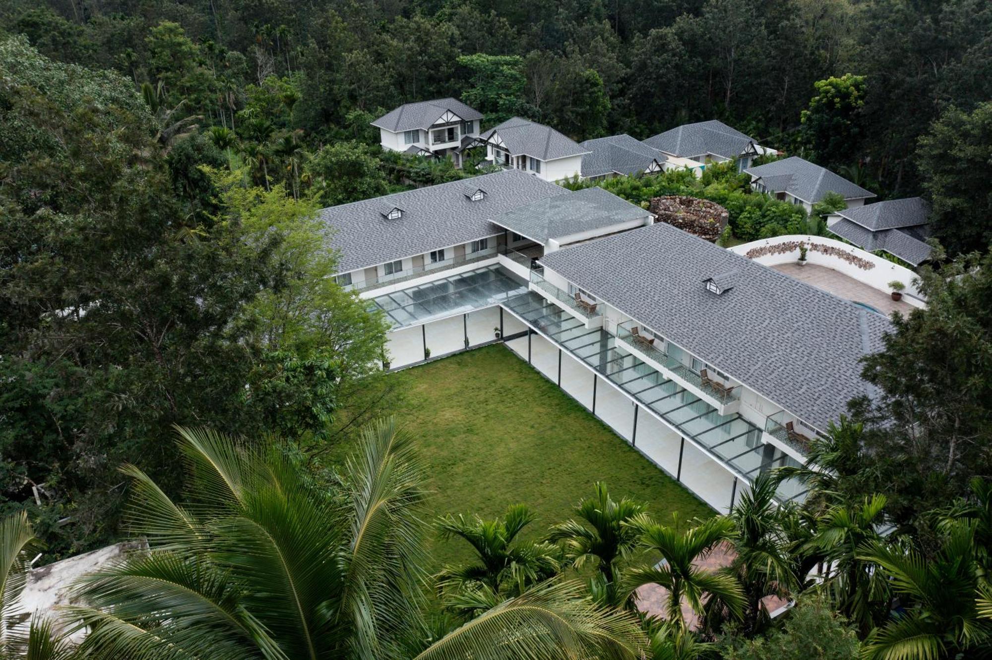 Inventree Aranya Resort & Spa มาดิเครี ภายนอก รูปภาพ