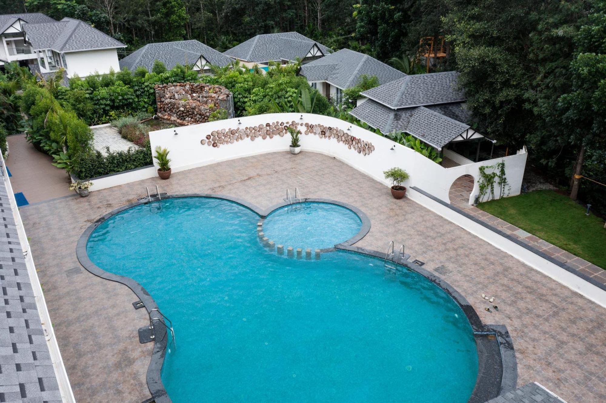 Inventree Aranya Resort & Spa มาดิเครี ภายนอก รูปภาพ