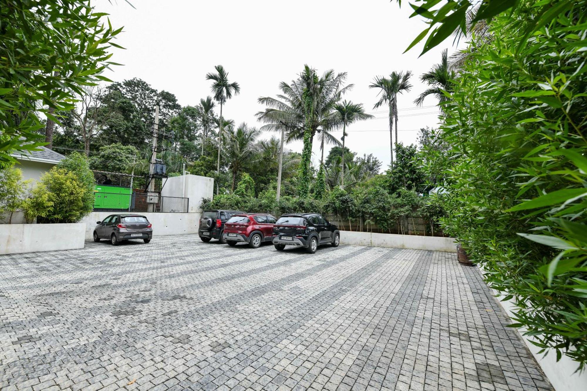 Inventree Aranya Resort & Spa มาดิเครี ภายนอก รูปภาพ